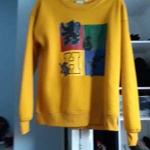 Harry Potter sweater, medium size , yellow